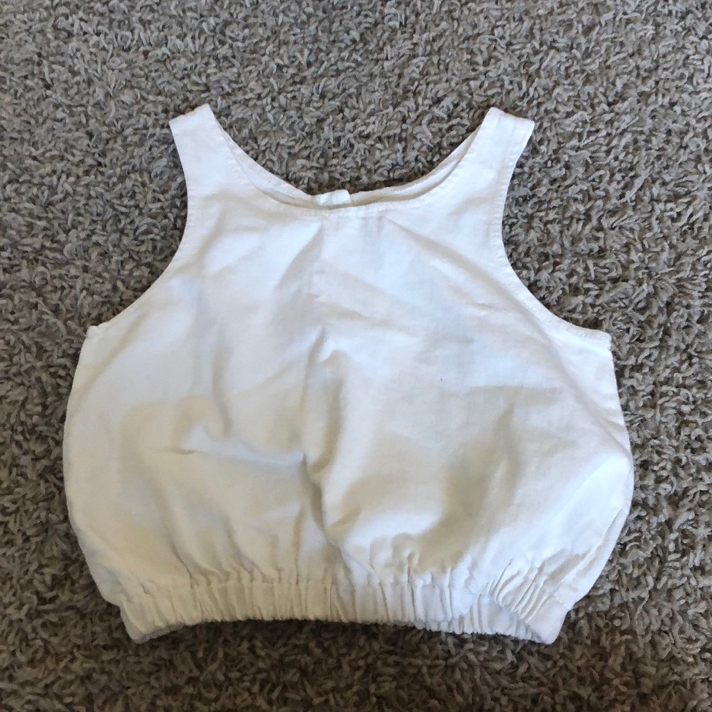 white tank with elastic bottom